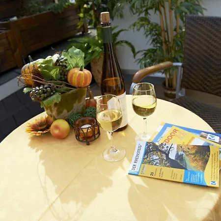 - Restaurant Schlaadt Otel Kestert